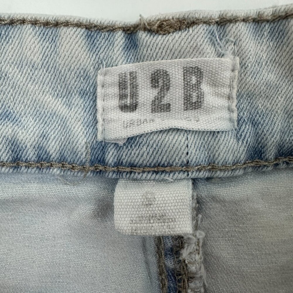 U2B Urban Basics Distressed Cuffed 3" Inseam Women's size 9 Blue Denim Shorts - Picture 2 of 3